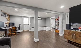 33 Fairhaven Rd, Cumberland, RI 02864