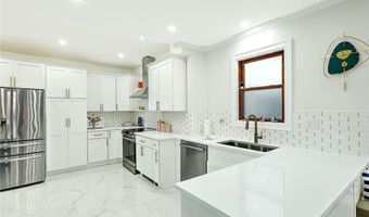 27 S Baptist St, Newport, RI 02840