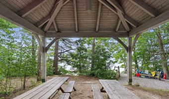 43 Lakeside Dr, Falmouth, ME 04105