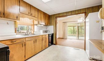 141 Macedonia Rd, Asheville, NC 28804
