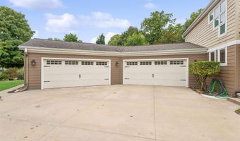 1331 N BRIARCLIFF Dr, Appleton, WI 54915