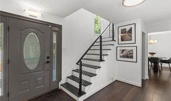 2155 Mason Green Dr, Ballwin, MO 63011