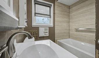 9952 Park Ave, Allen Park, MI 48101