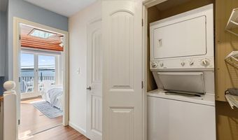 15 Shore Dr, Barrington, RI 02806