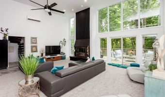 2201 Timberland Rd, Ames, IA 50014