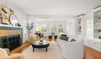 732 EDGEWATER Dr, Orlando, FL 32804