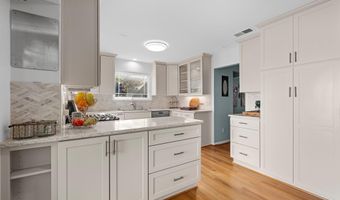 3716 KRYSIA Ct, Annandale, VA 22003