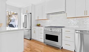 91 Houston Ave, Newport, RI 02840