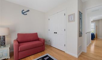 61 Schooner Cove Ln, Narragansett, RI 02882