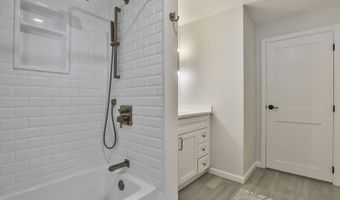 9 Edinburgh Dr, Bedford, NH 03110