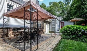 10 N Beech Tree Rd, Brookfield, CT 06804