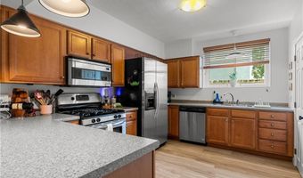 26 W Narragansett Ave 6, Newport, RI 02840