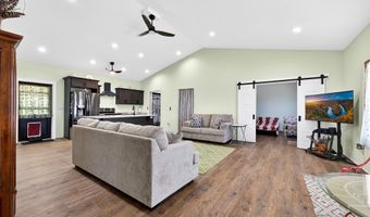 944 Lakepointe Dr, Albany, KY 42602