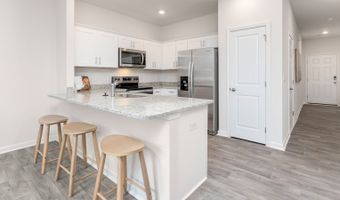 215 Maddox Dr, Aberdeen, NC 28315
