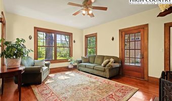 140 Library Ln, Banner Elk, NC 28604