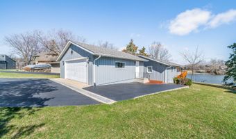 23 Holiday Dr, Hainesville, IL 60552