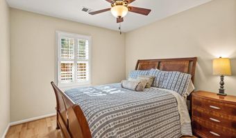 7421 BEVERLY MANOR Dr, Annandale, VA 22003