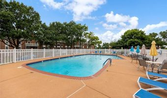 1026 Claytonbrook Dr, Ballwin, MO 63011