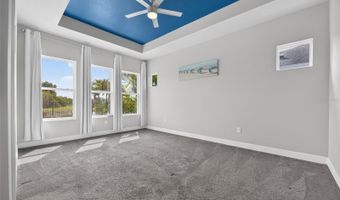 7322 PARADISO Dr, Apollo Beach, FL 33572