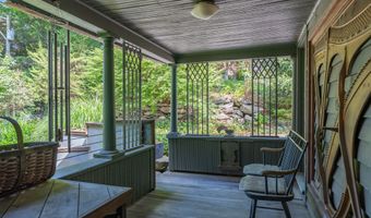 6 Spring St, Chester, CT 06412