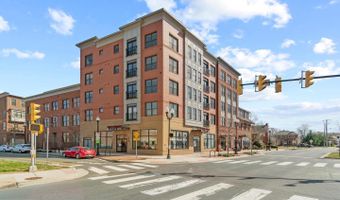 1107 S WALTER REED Dr 302, Arlington, VA 22204