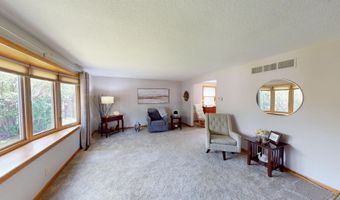 826 Minnie Maddern St, Albert Lea, MN 56007