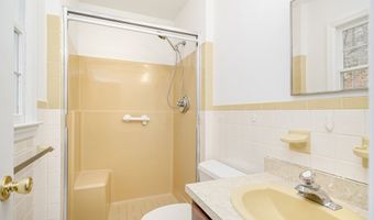 23 Oak Grove Rd, Brookfield, CT 06804
