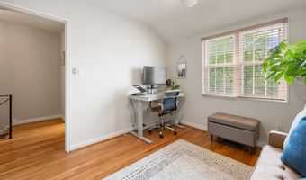 2312 N DEARING St, Alexandria, VA 22302