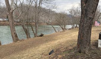 988 S Emerald Isle, Alderson, WV 24910