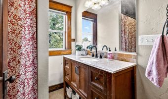 816 N SUPERIOR St, Appleton, WI 54911