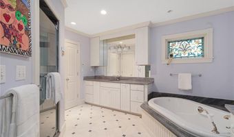 19 Ledge Rd, Bristol, RI 02809