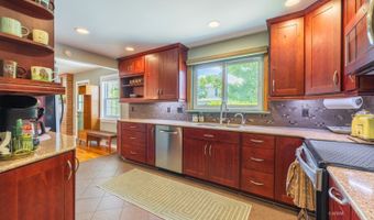 47 Sunnyside Dr, Athens, OH 45701