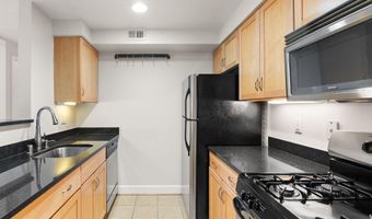 231 N THOMAS St 105, Arlington, VA 22203