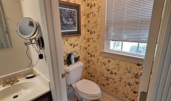 250 Weatherly Dr, Baxley, GA 31513