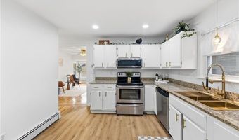 461 River Rd, Lincoln, RI 02865