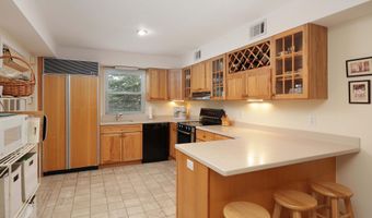 637 Compass Ave, Beachwood, NJ 08722