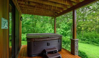 4 Spruce Mountain Trl, Danbury, CT 06810