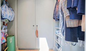 5619 OAKMONT Ave, Bethesda, MD 20817