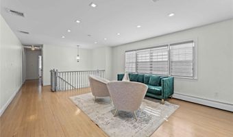 20 Dale Rd, Airmont, NY 10952