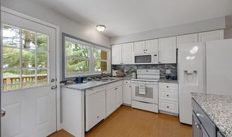 527 Blazedwood Dr, Ballwin, MO 63021
