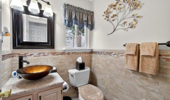 905 Madaline Dr, Avenel, NJ 07001