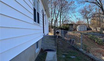 4 Walker St, Lincoln, RI 02865