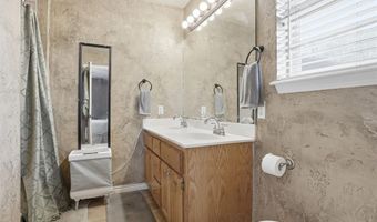 319 Cameron Dr, Altus, OK 73521
