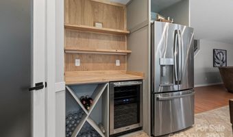 3902 Larkhaven Village Dr, Charlotte, NC 28215
