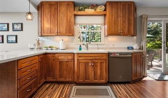 16 Lakeridge Dr, Adrian, MI 49221