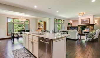 904 Timber View Dr, Altoona, WI 54720