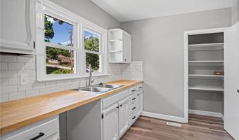 1605 S 6th St, Atchison, KS 66002
