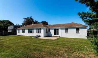 8 Somerset Rd, Cranston, RI 02910