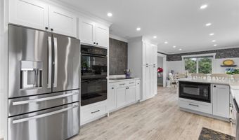 10 J H Dwyer Dr, Middletown, RI 02842