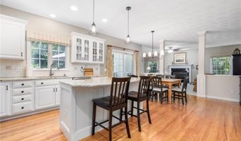 11 Prides Crossing Ln, North Kingstown, RI 02874